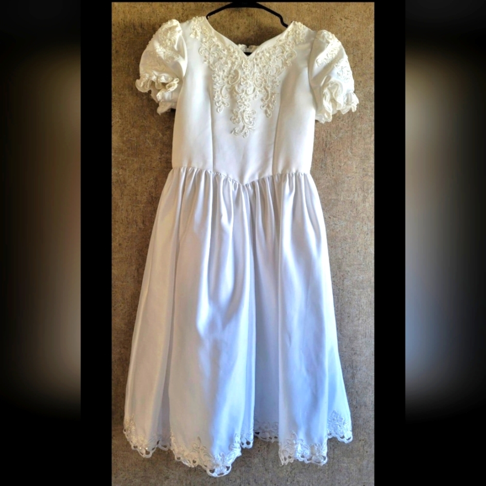 Elegant White Lace Dress